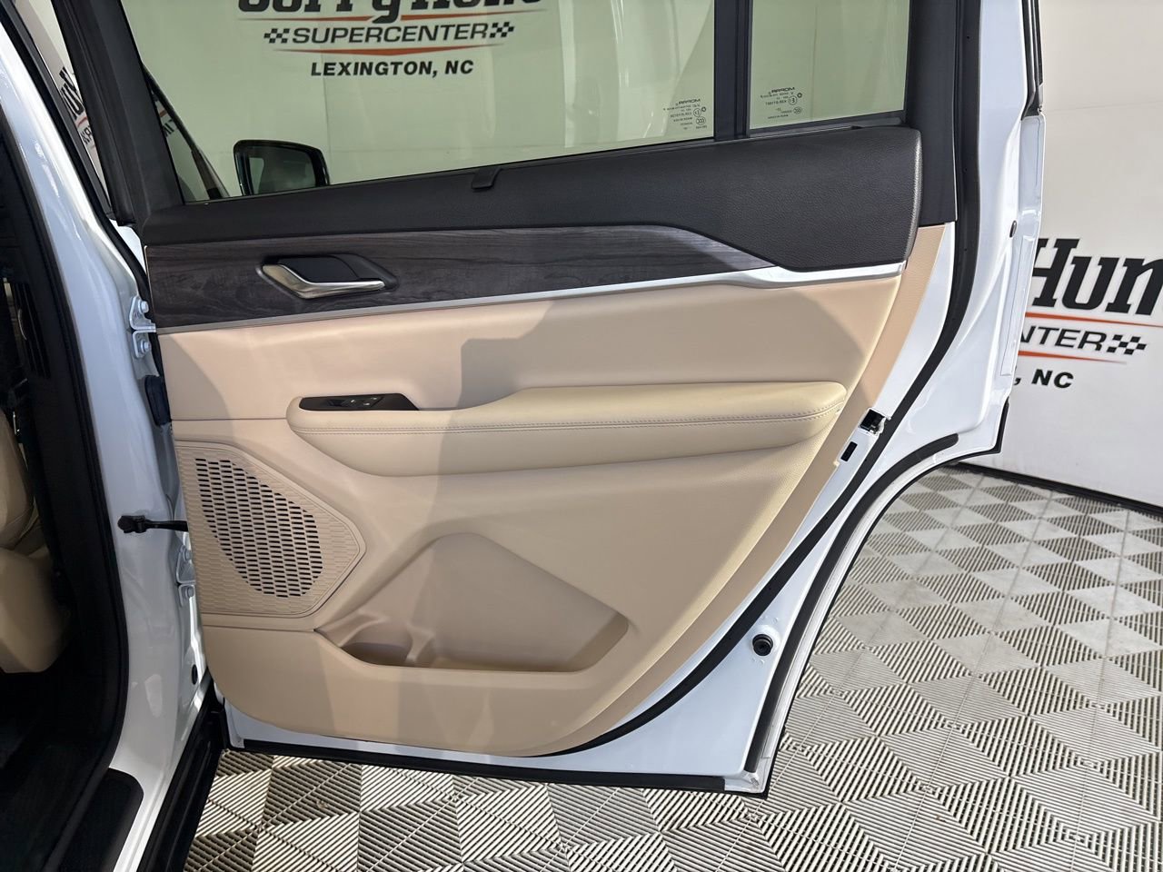 Used 2024 Jeep Grand Cherokee L Limited w/ Luxury Tech Group II image 26