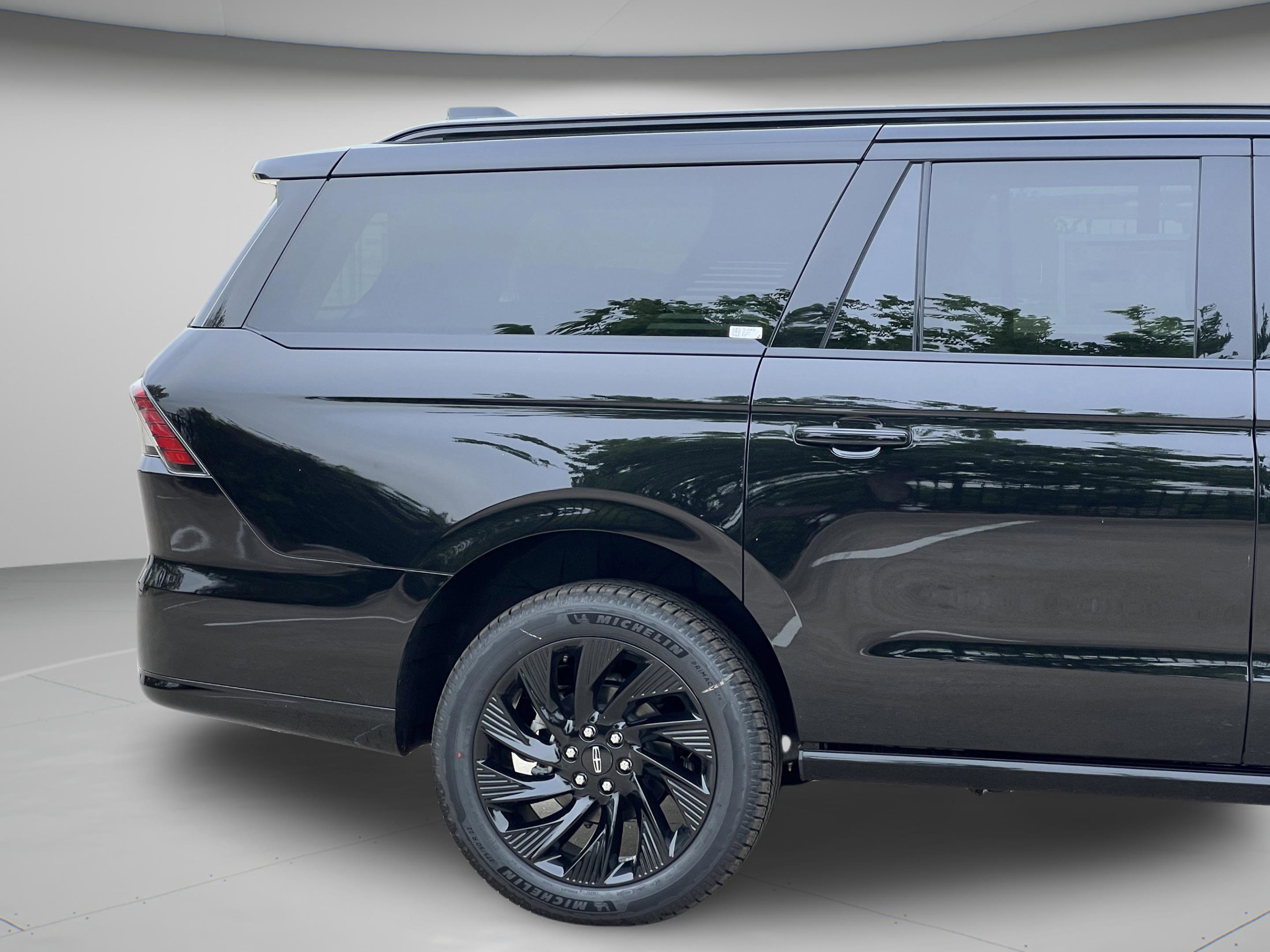 New 2026 Lincoln Navigator L Reserve w/ Jet Appearance Package AWD/4WD image 32