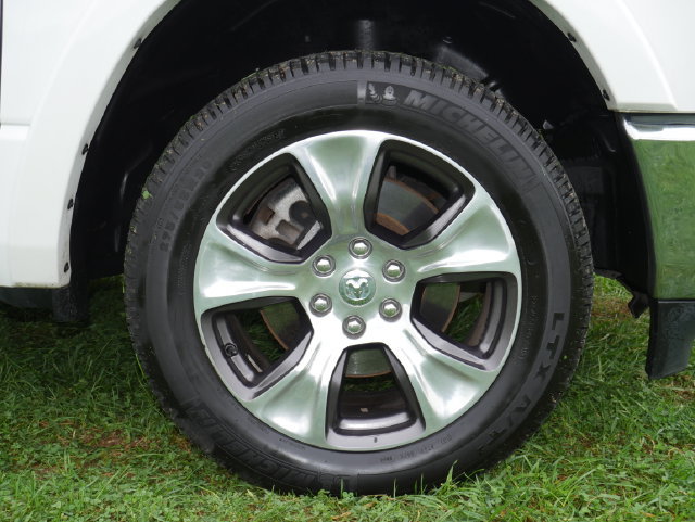 Used 2019 RAM 1500 Laramie AWD/4WD image 13