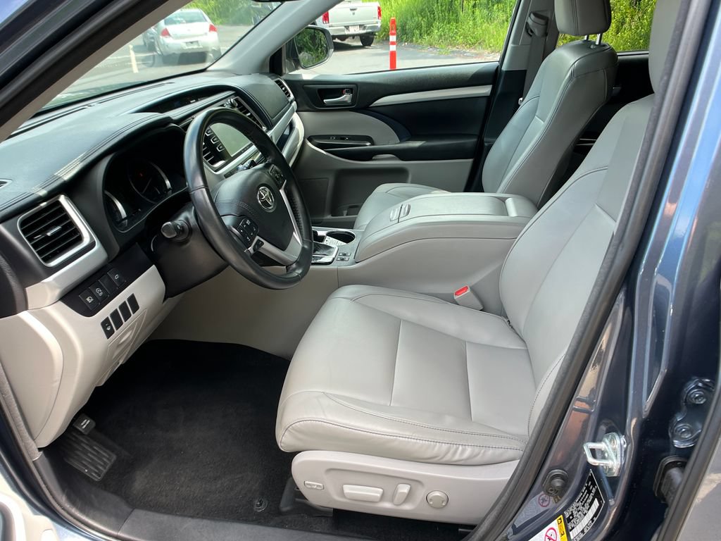 Used 2018 Toyota Highlander XLE AWD/4WD image 9