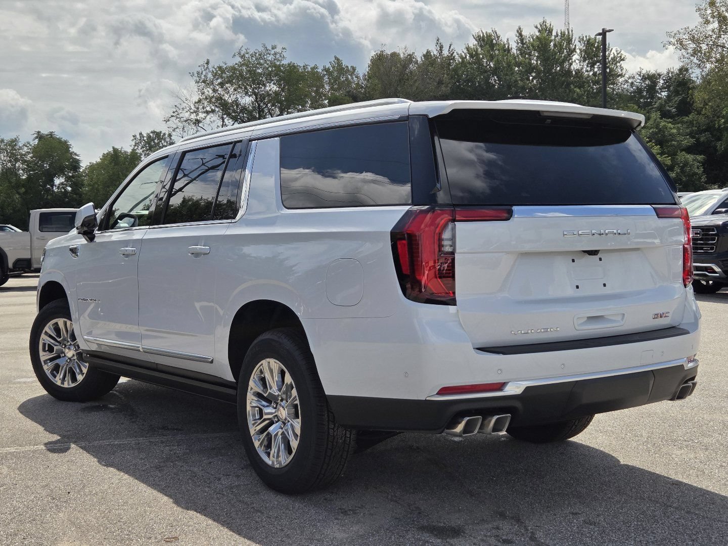 New 2026 GMC Yukon XL Denali w/ Sun & Power Step Package AWD/4WD image 18