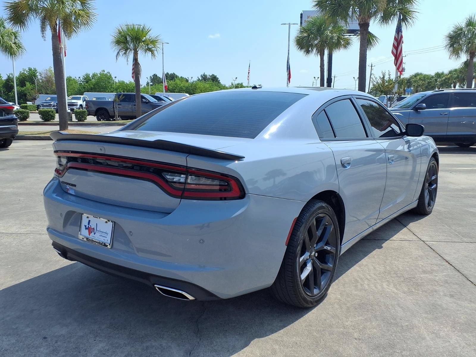 Used 2022 Dodge Charger SXT w/ Blacktop Package RWD image 5