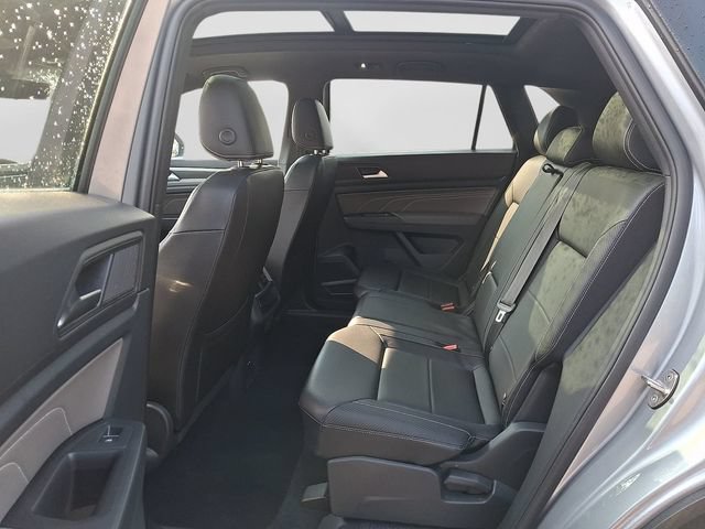 Used 2022 Volkswagen Atlas Cross Sport SEL R-Line AWD/4WD image 12