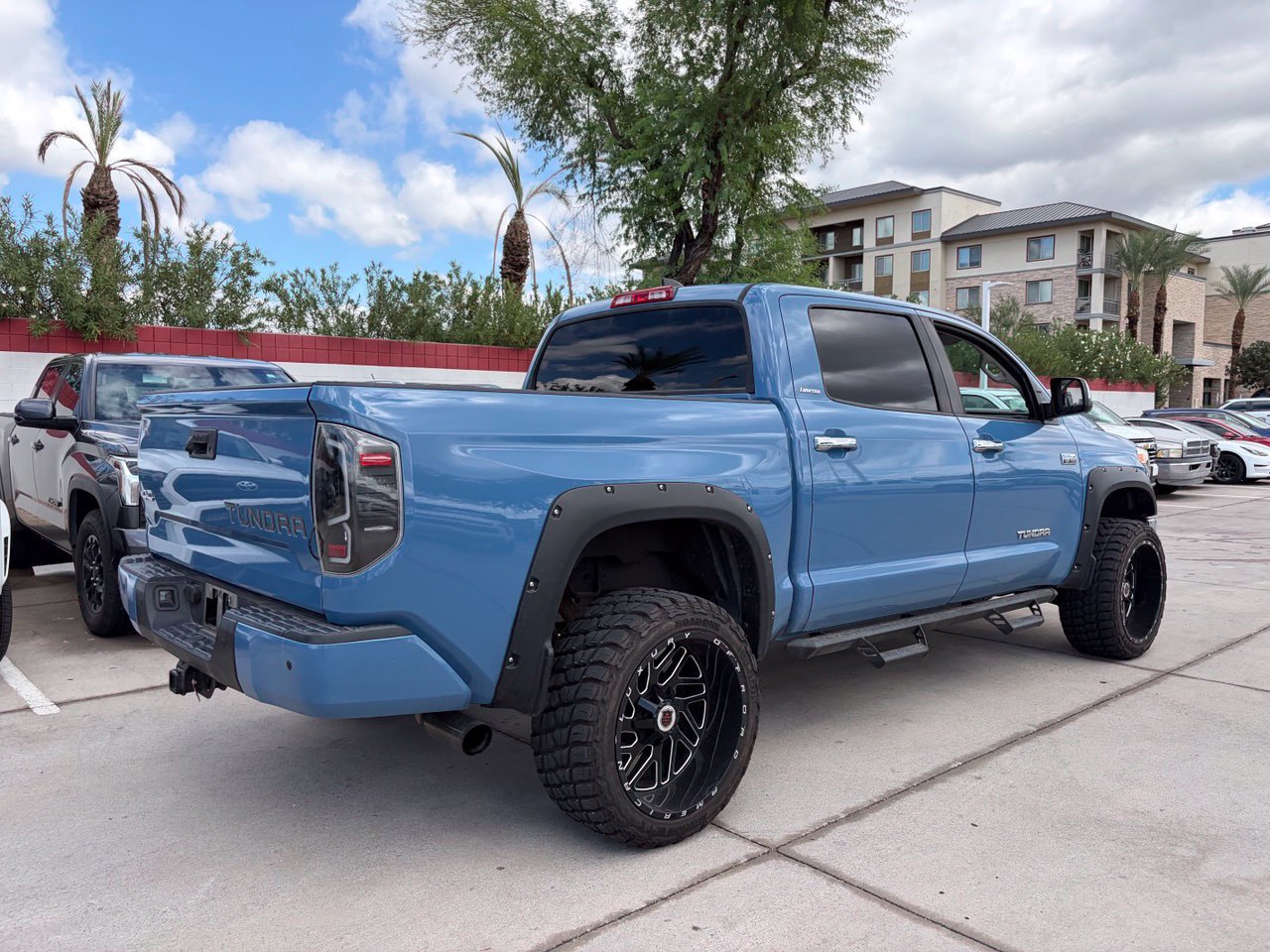 Used 2021 Toyota Tundra Limited w/ Limited Premium Package AWD/4WD image 2