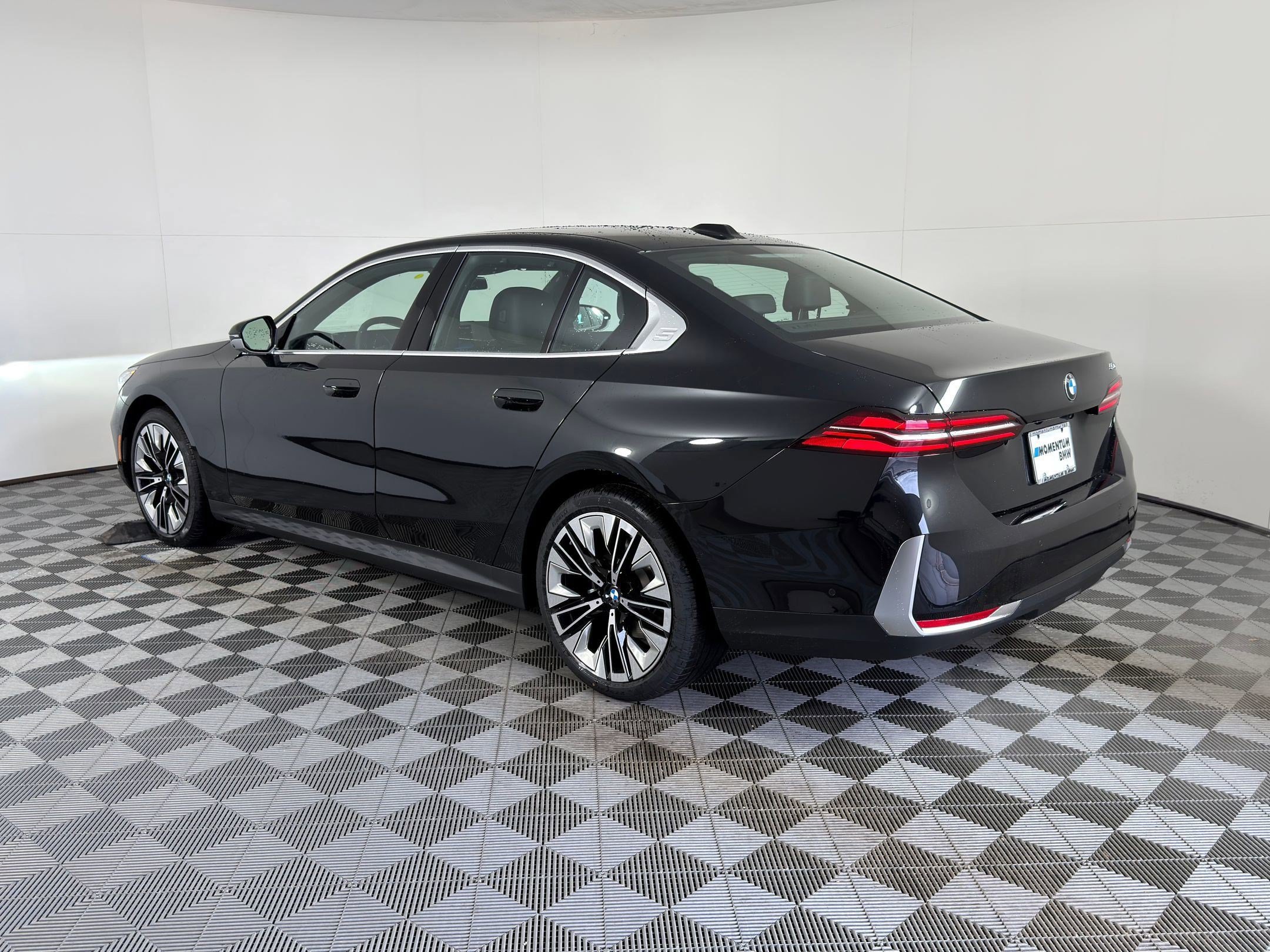 Used 2026 BMW 530i w/ Premium Package RWD image 3