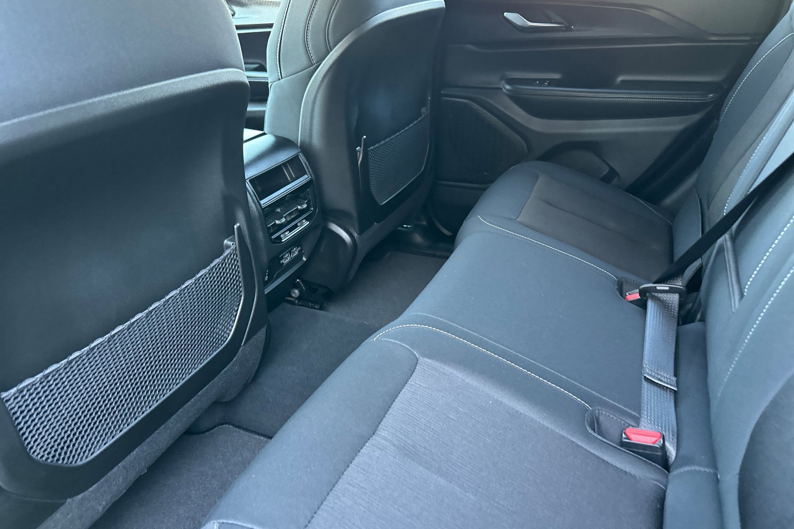 New 2025 Jeep Grand Cherokee Laredo X w/ Luxury Tech Group I image 12