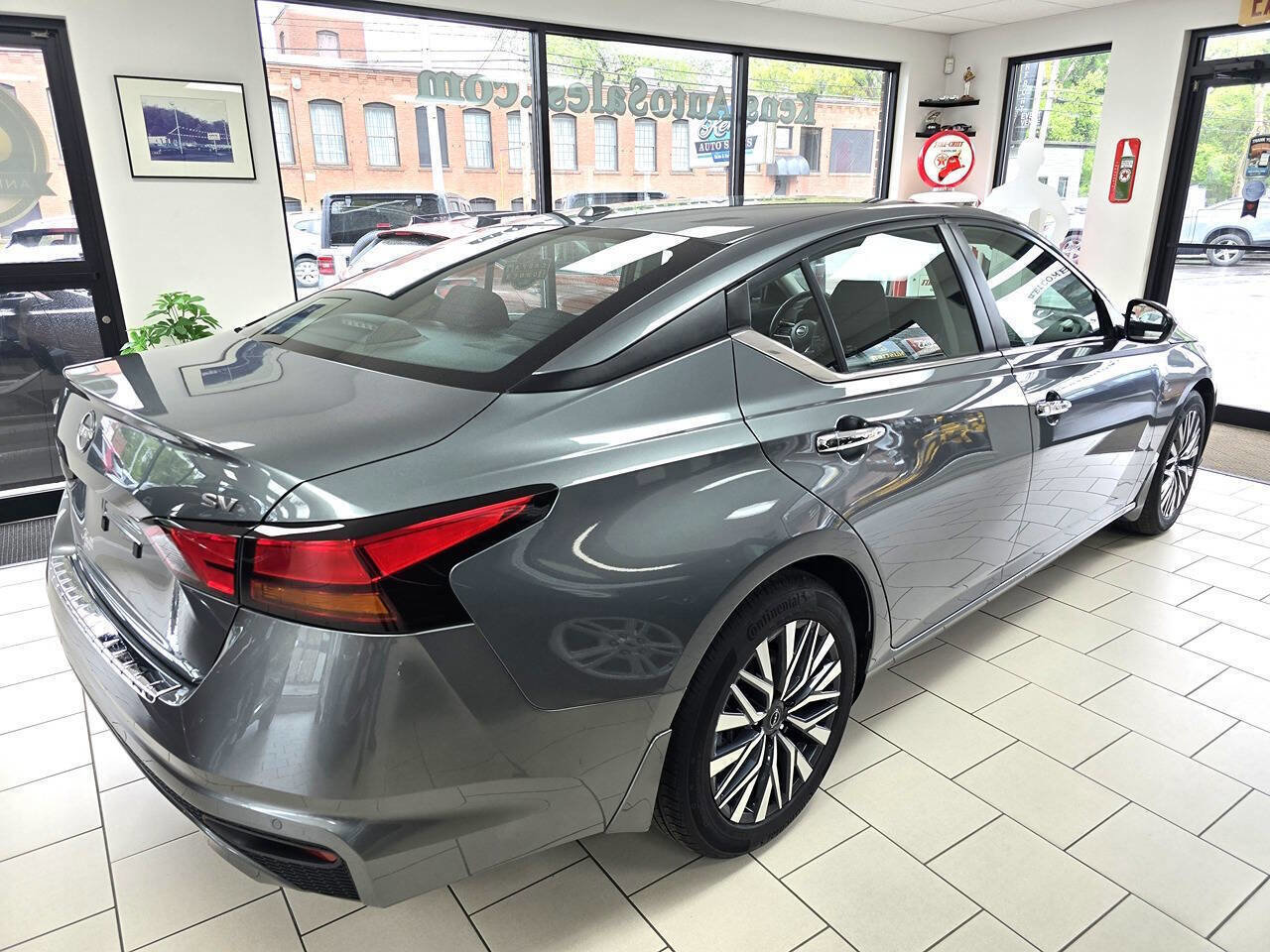 Used 2023 Nissan Altima 2.5 SV w/ SV Premium Package FWD image 17