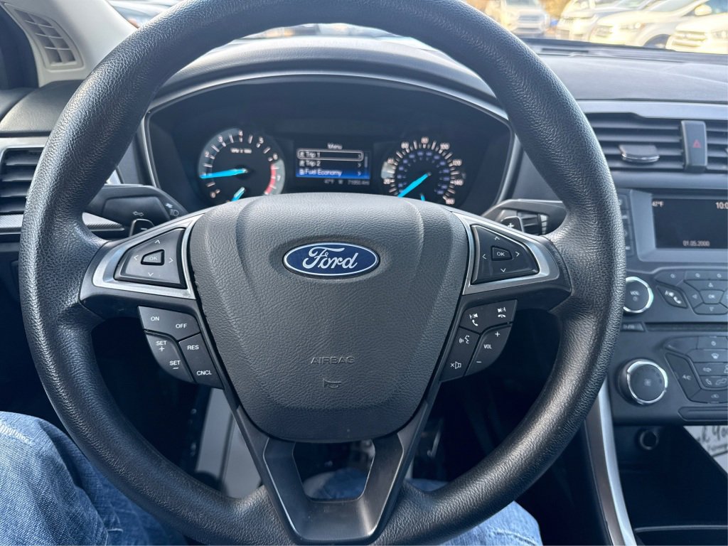 Used 2017 Ford Fusion SE image 23