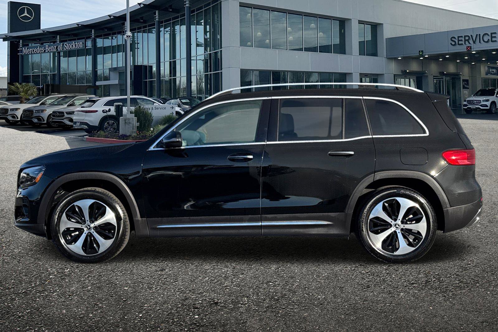 Certified 2025 Mercedes-Benz GLB 250 4MATIC image 7