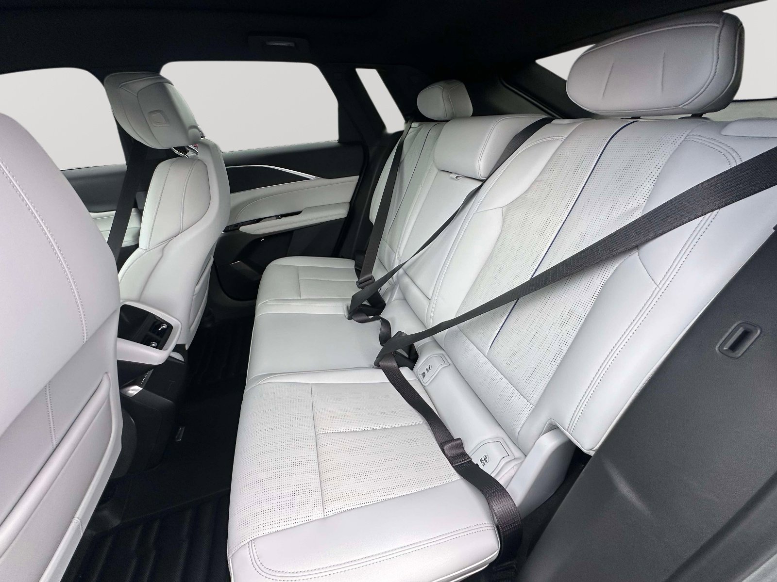 Certified 2024 Cadillac Lyriq Luxury image 33