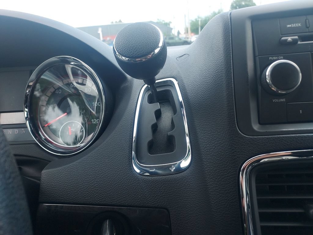 Used 2015 Dodge Grand Caravan SXT FWD image 18