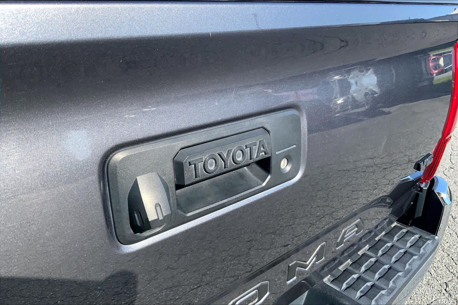 Used 2021 Toyota Tacoma SR5 RWD image 30