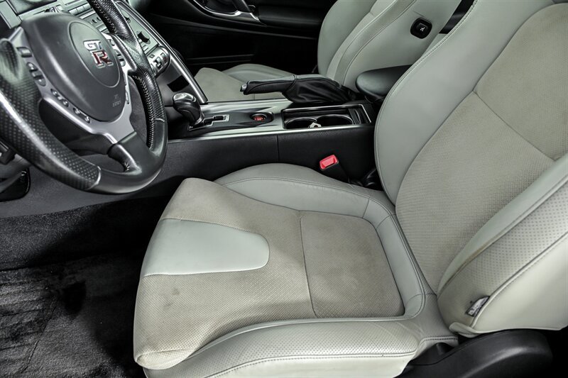 Used 2009 Nissan GT-R Premium AWD/4WD image 16