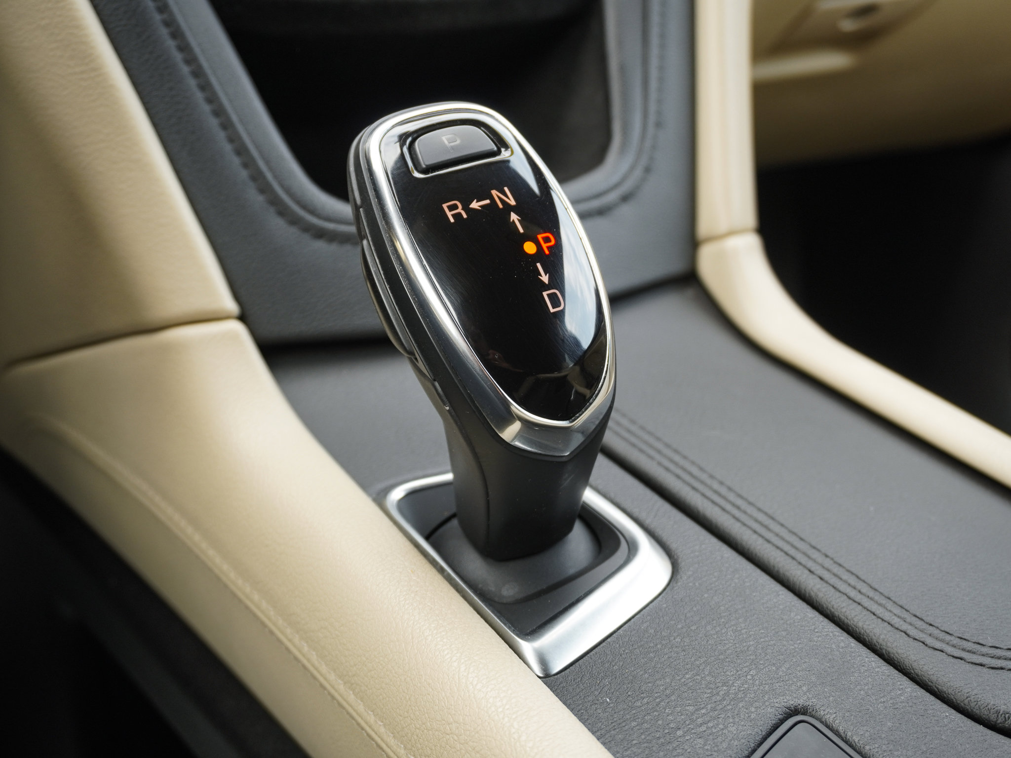 Used 2018 Cadillac XT5 Luxury w/ Driver Awareness Package image 26