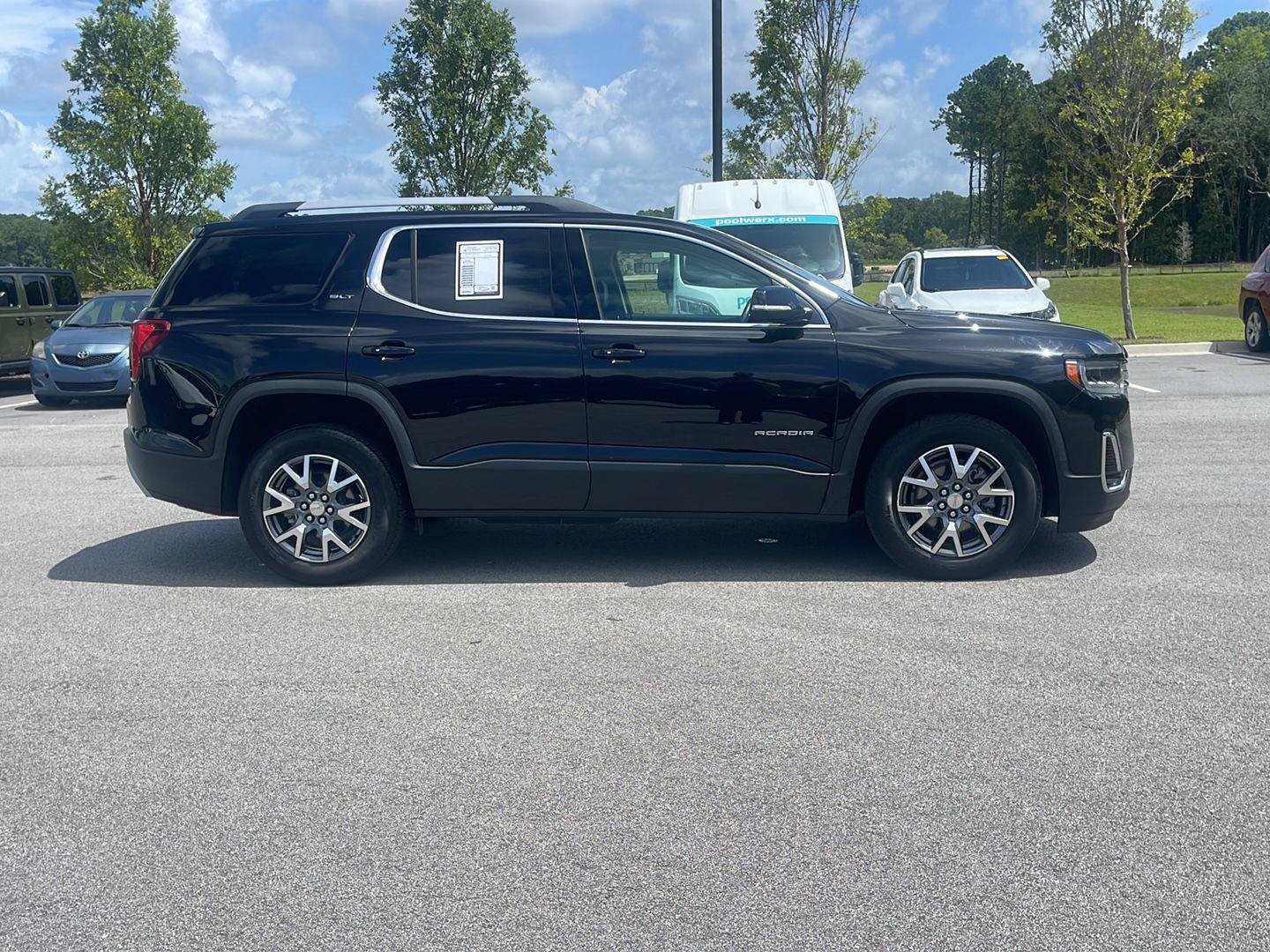 Used 2023 GMC Acadia SLT AWD/4WD image 10