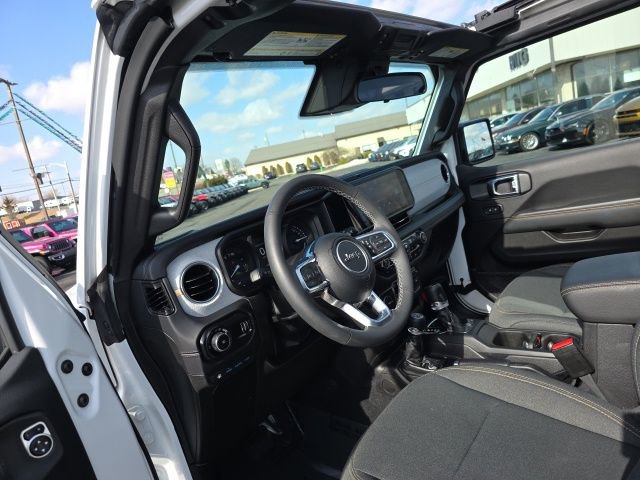 Used 2025 Jeep Wrangler Unlimited Sahara w/ Safety Group AWD/4WD image 14