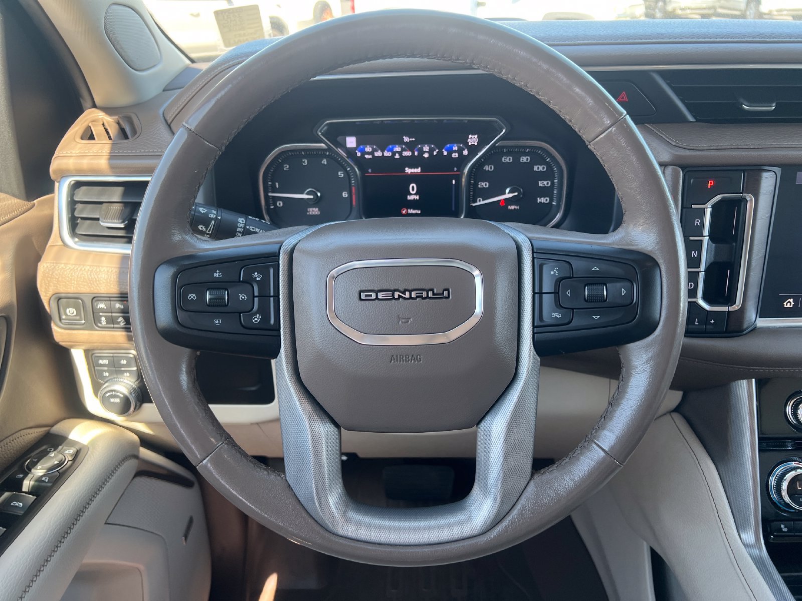 Used 2021 GMC Yukon Denali w/ LPO, Illumination Package AWD/4WD image 13