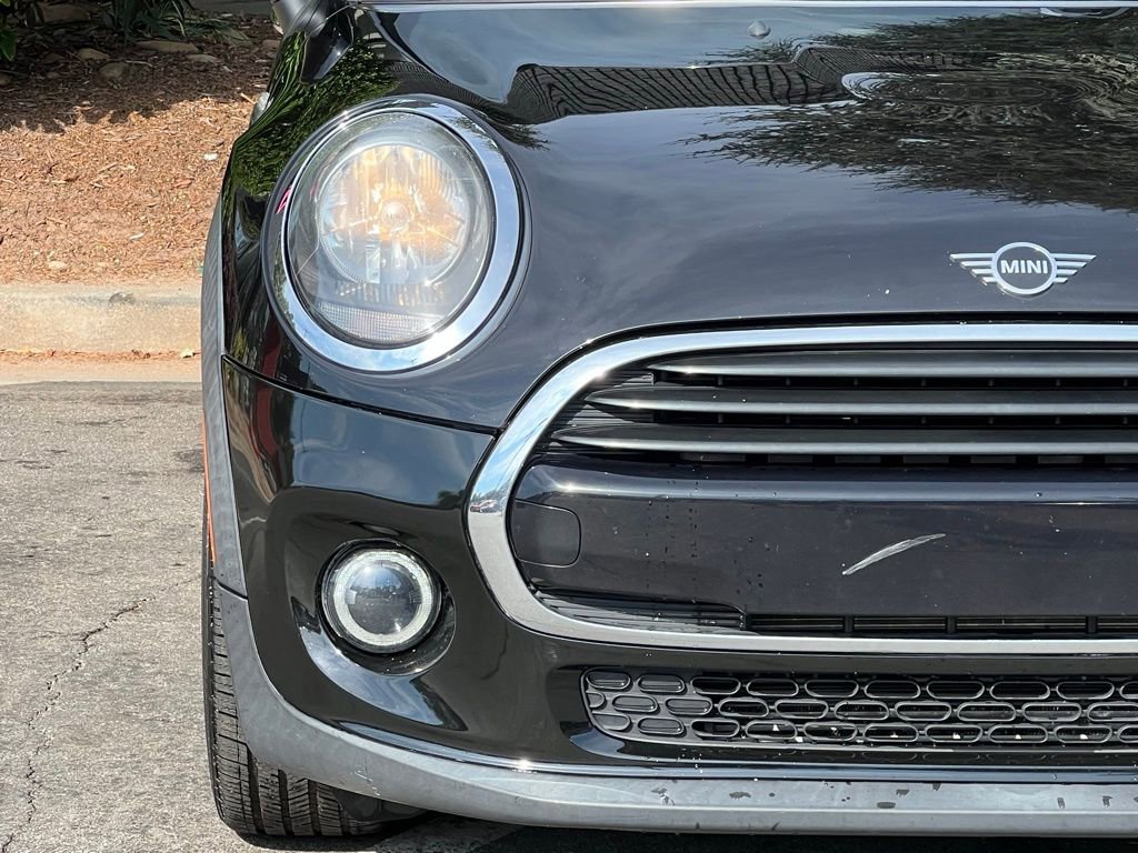 Used 2021 MINI Cooper 4-Door Hardtop image 4