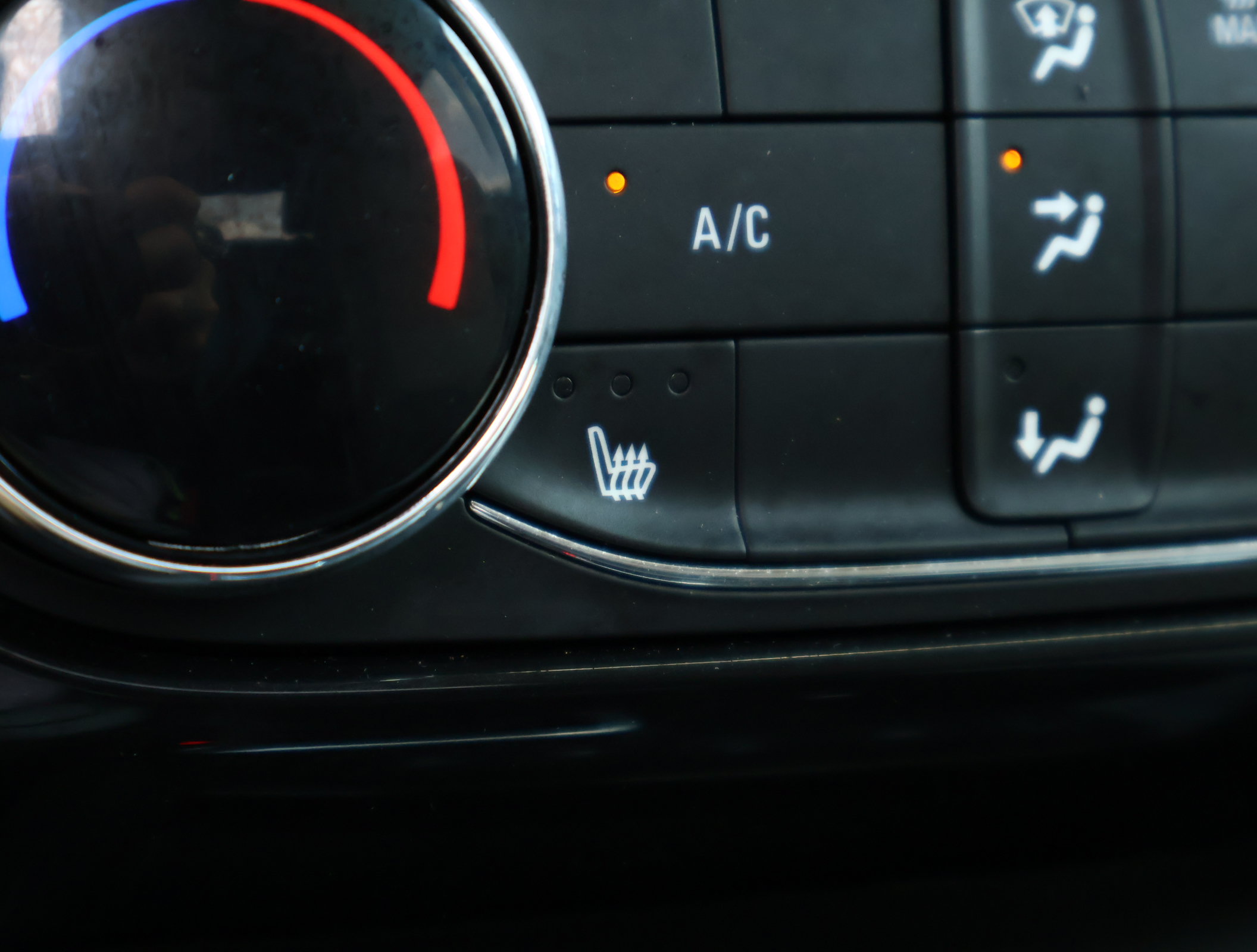Used 2024 Chevrolet TrailBlazer LT w/ LT Cold Weather Package FWD image 5