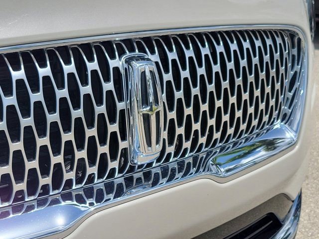 Certified 2022 Lincoln Nautilus FWD w/ Premium Package image 7