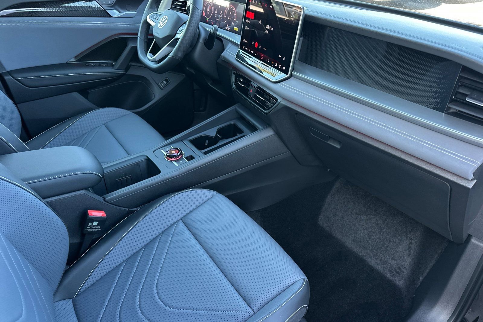 New 2026 Volkswagen Tiguan SE R-Line FWD image 14