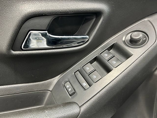 Used 2021 Chevrolet Trax LT w/ LT Convenience Package AWD/4WD image 21