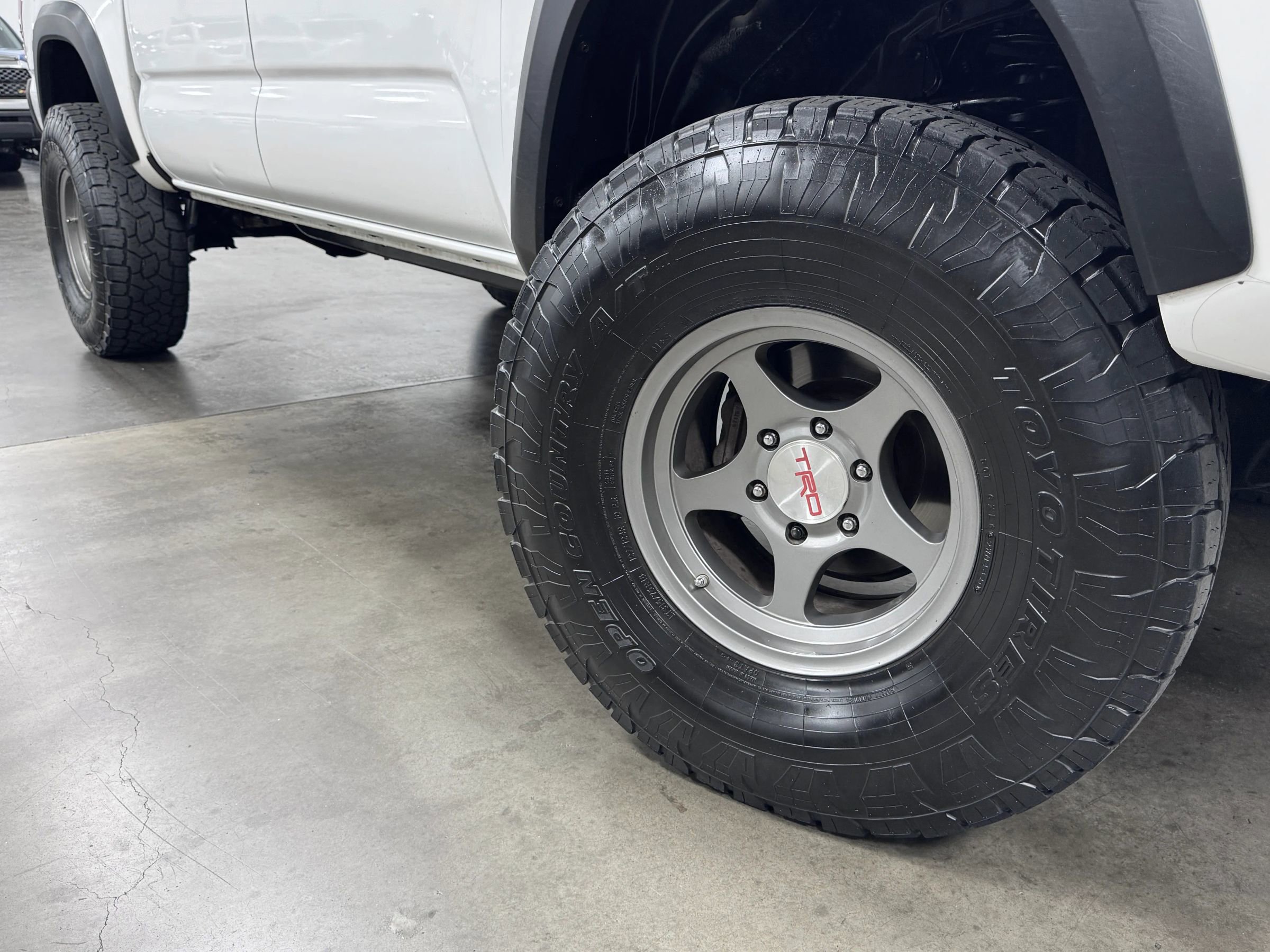 Used 2016 Toyota Tacoma TRD Off-Road w/ Towing Package AWD/4WD image 21