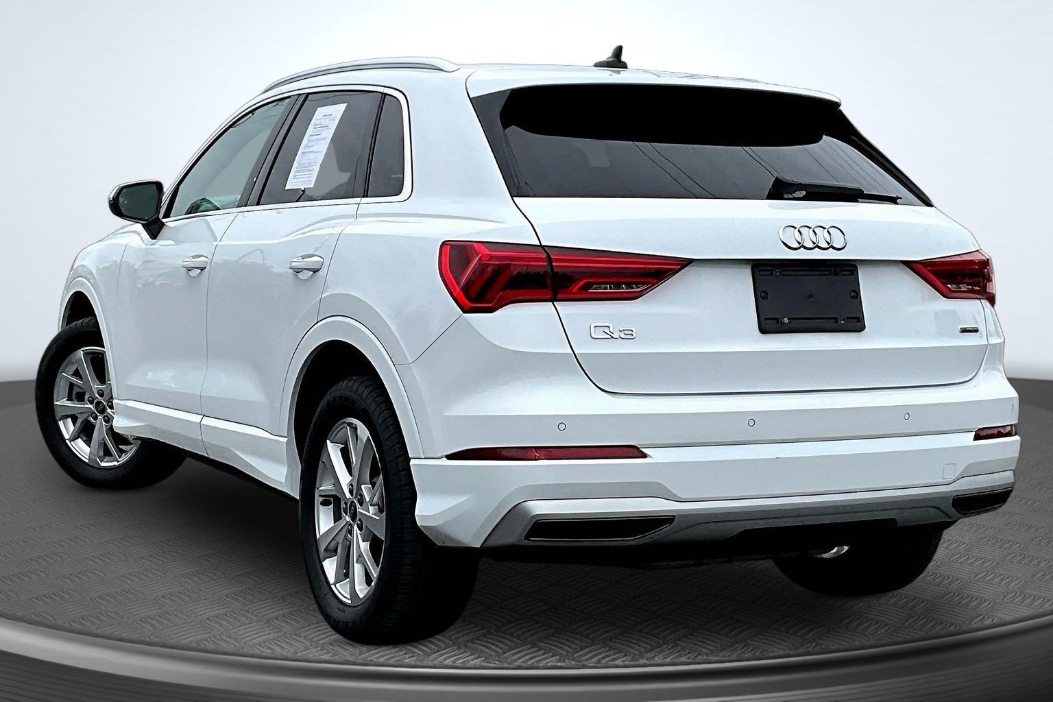 Used 2024 Audi Q3 2.0T Premium AWD/4WD image 3