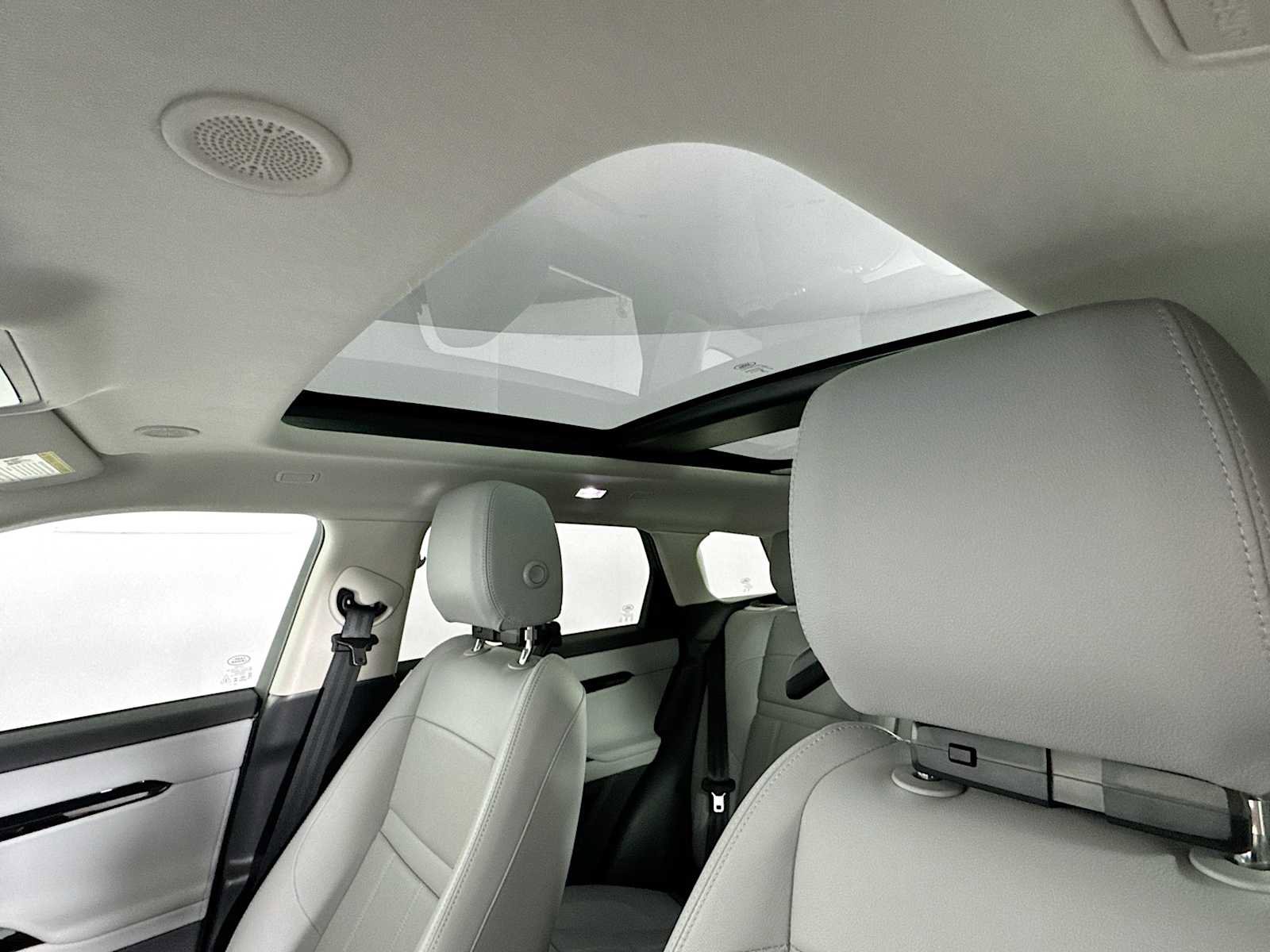 Used 2025 Land Rover Range Rover Evoque S image 12