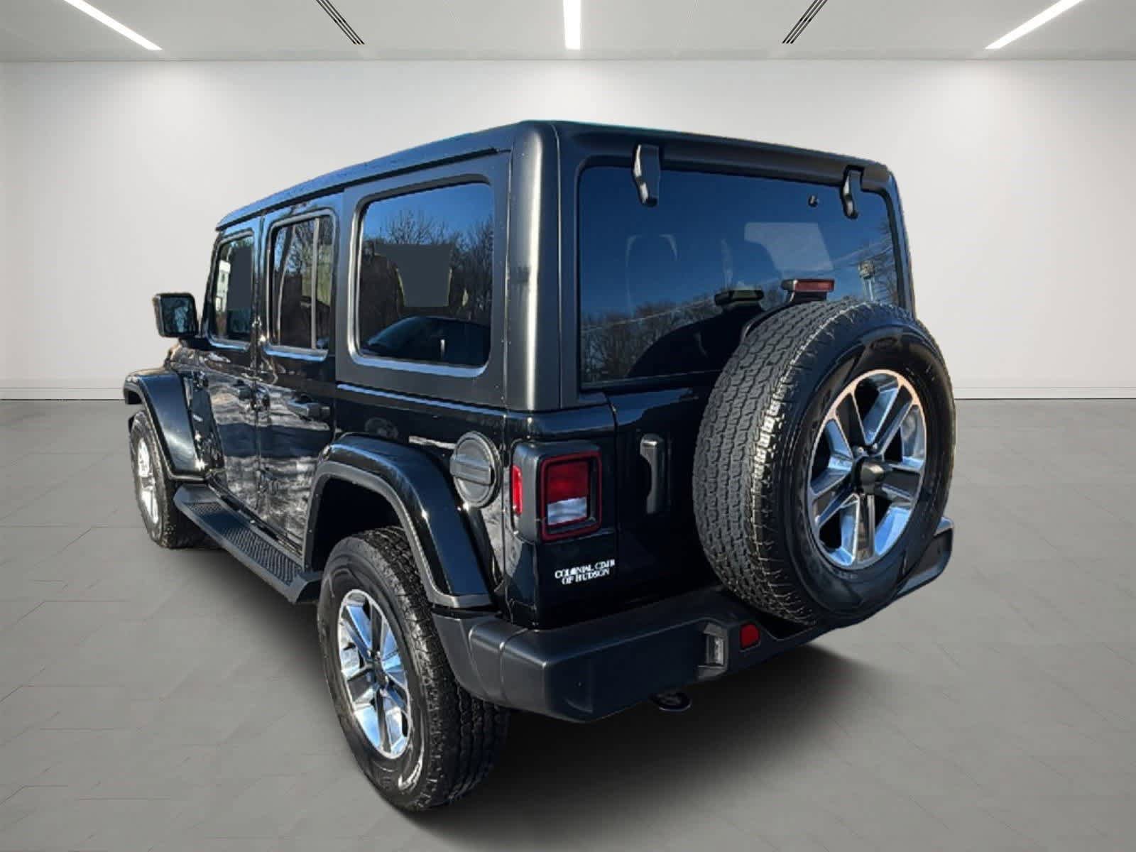 Used 2022 Jeep Wrangler Unlimited Sahara w/ Cold Weather Group image 3