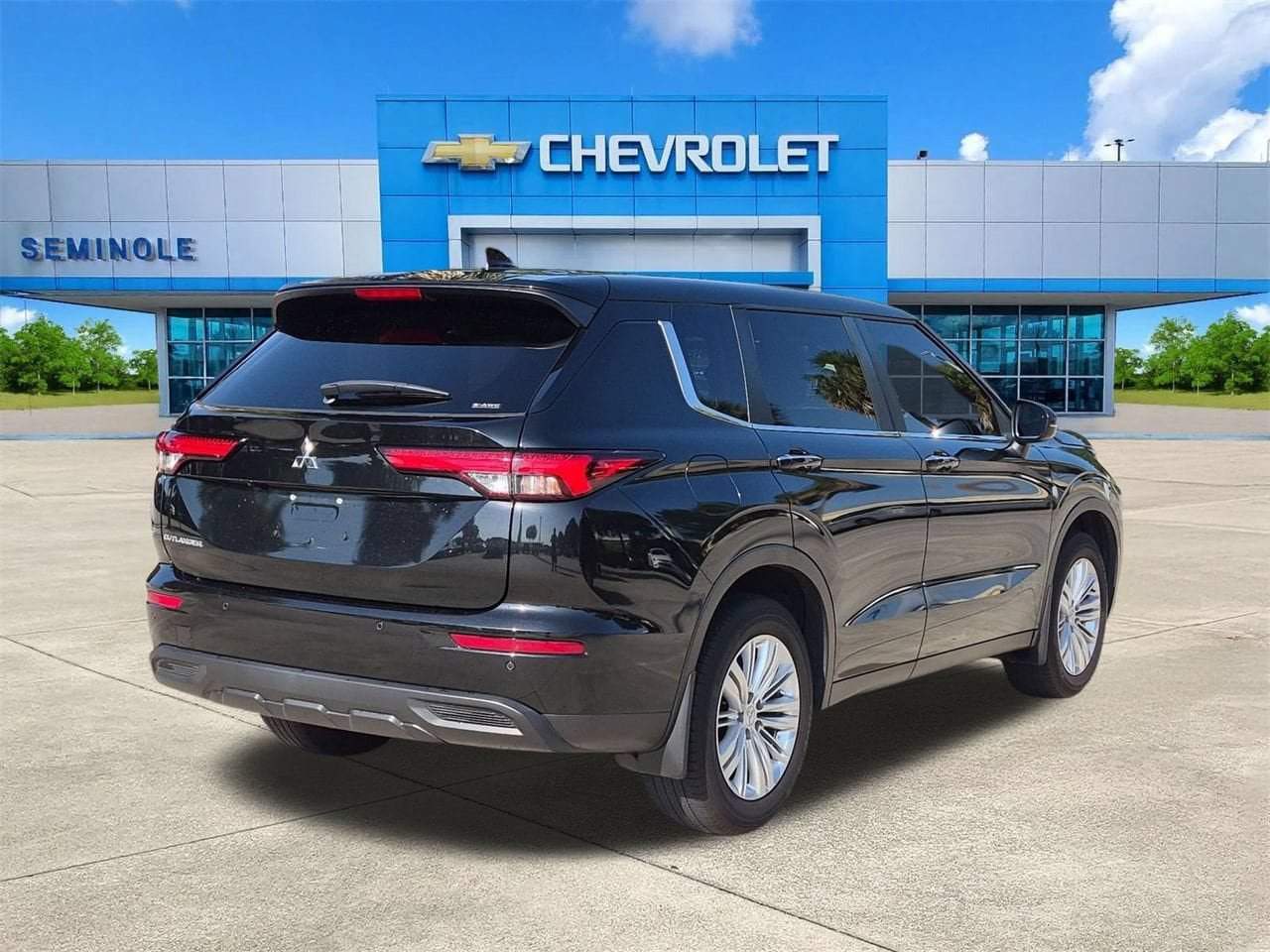 Used 2024 Mitsubishi Outlander ES AWD/4WD image 4