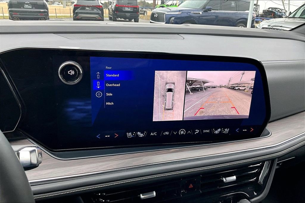 Used 2025 Chevrolet Suburban Premier image 30