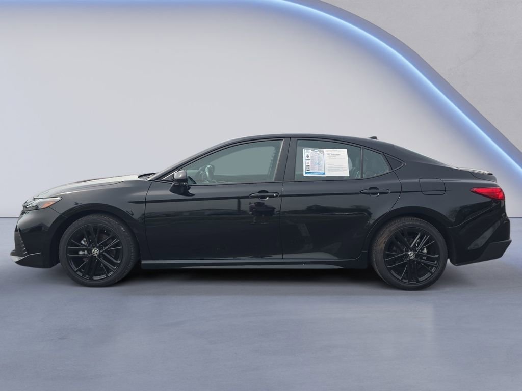 Used 2025 Toyota Camry SE w/ Convenience Package image 2