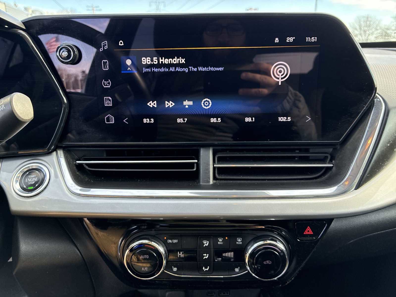 Certified 2024 Chevrolet Trax LT w/ Driver Confidence Package image 13