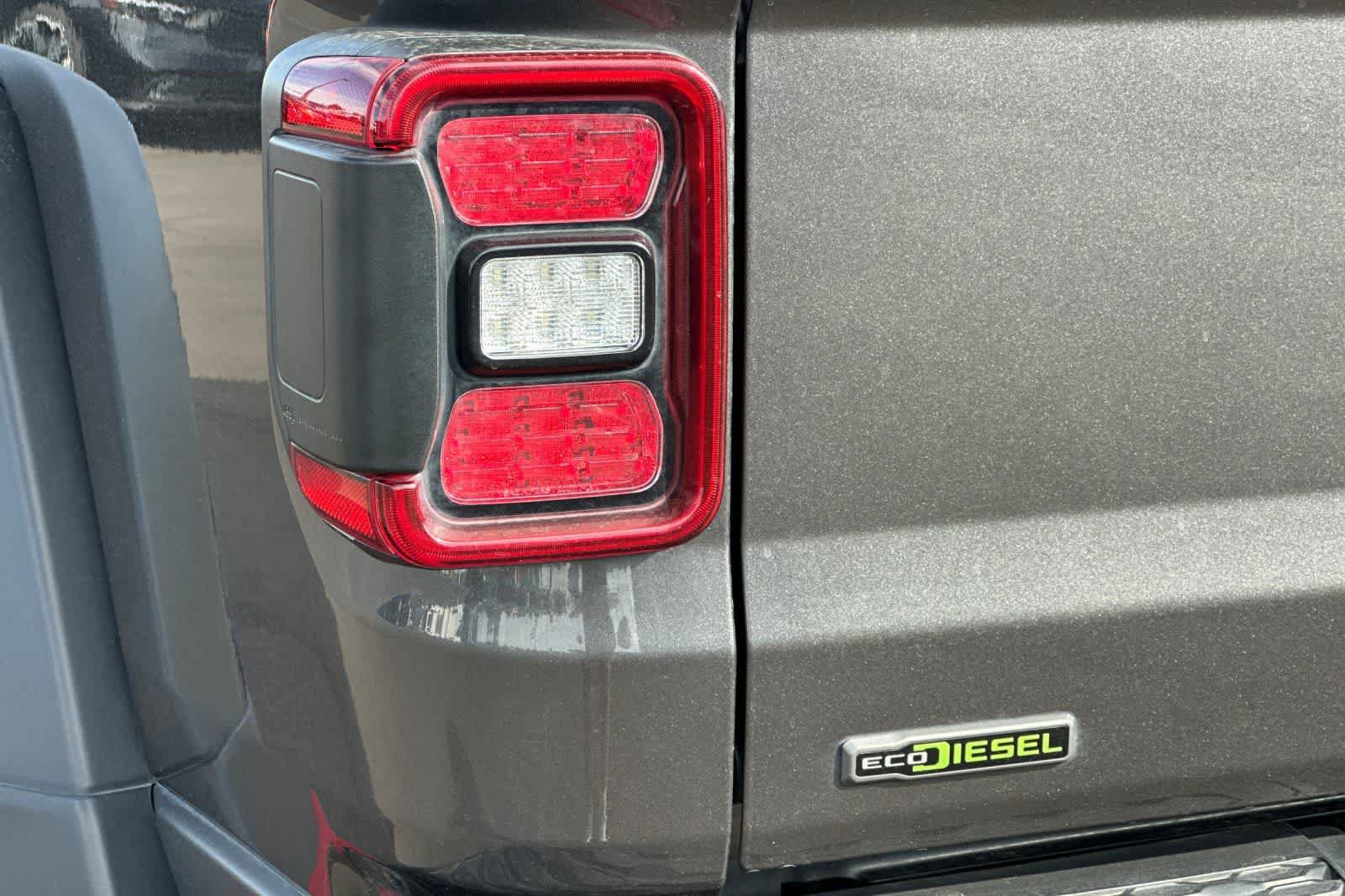 Used 2021 Jeep Gladiator Rubicon AWD/4WD image 31
