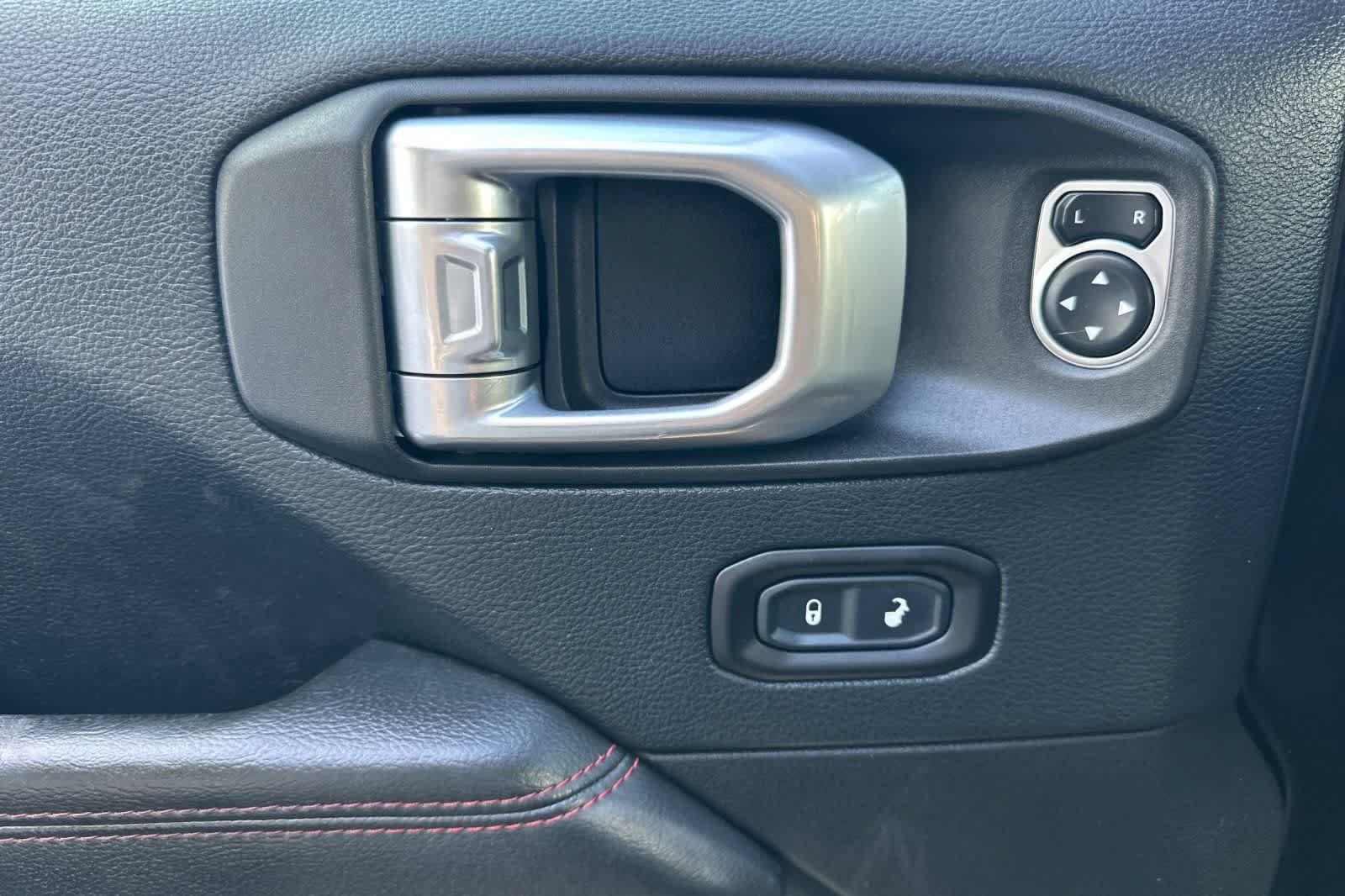 Used 2019 Jeep Wrangler Unlimited Rubicon AWD/4WD image 13