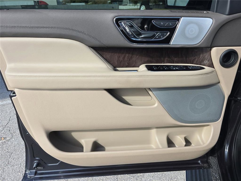 Used 2024 Lincoln Navigator Reserve image 19