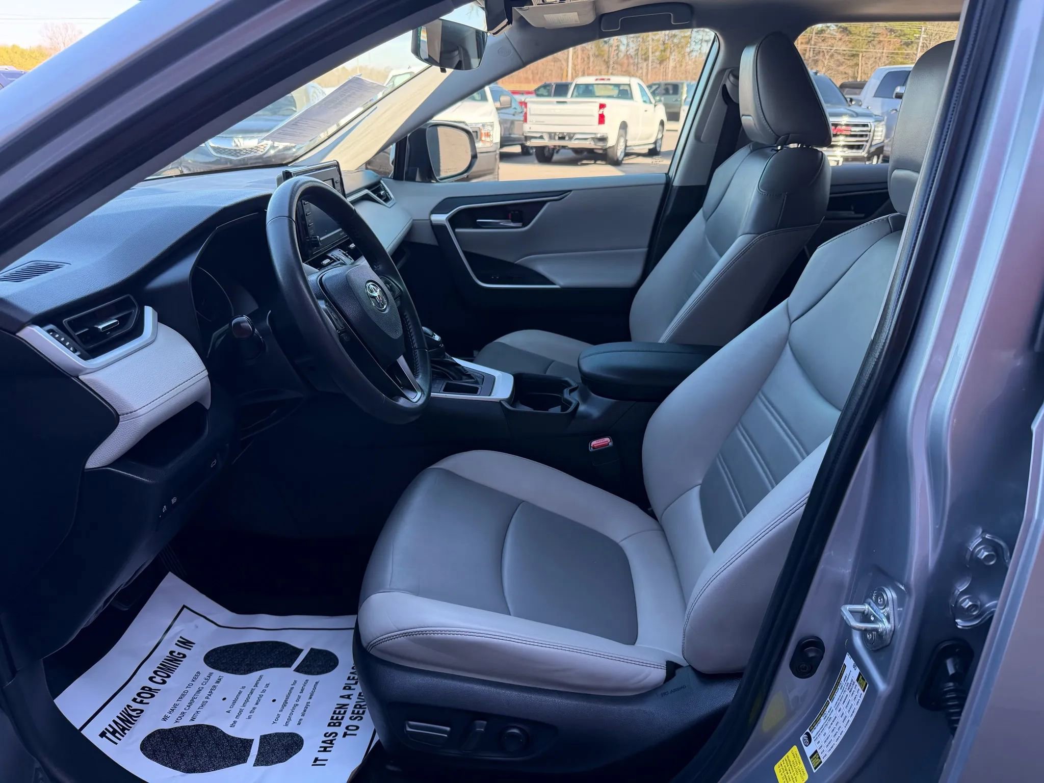 Used 2021 Toyota RAV4 XLE Premium FWD image 5