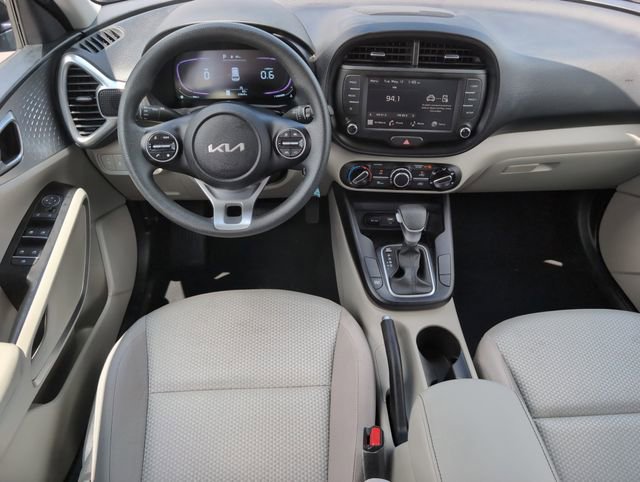 Used 2025 Kia Soul LX w/ LX Technology Package FWD image 27