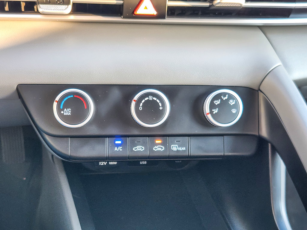 Used 2024 Hyundai Elantra SE FWD image 13