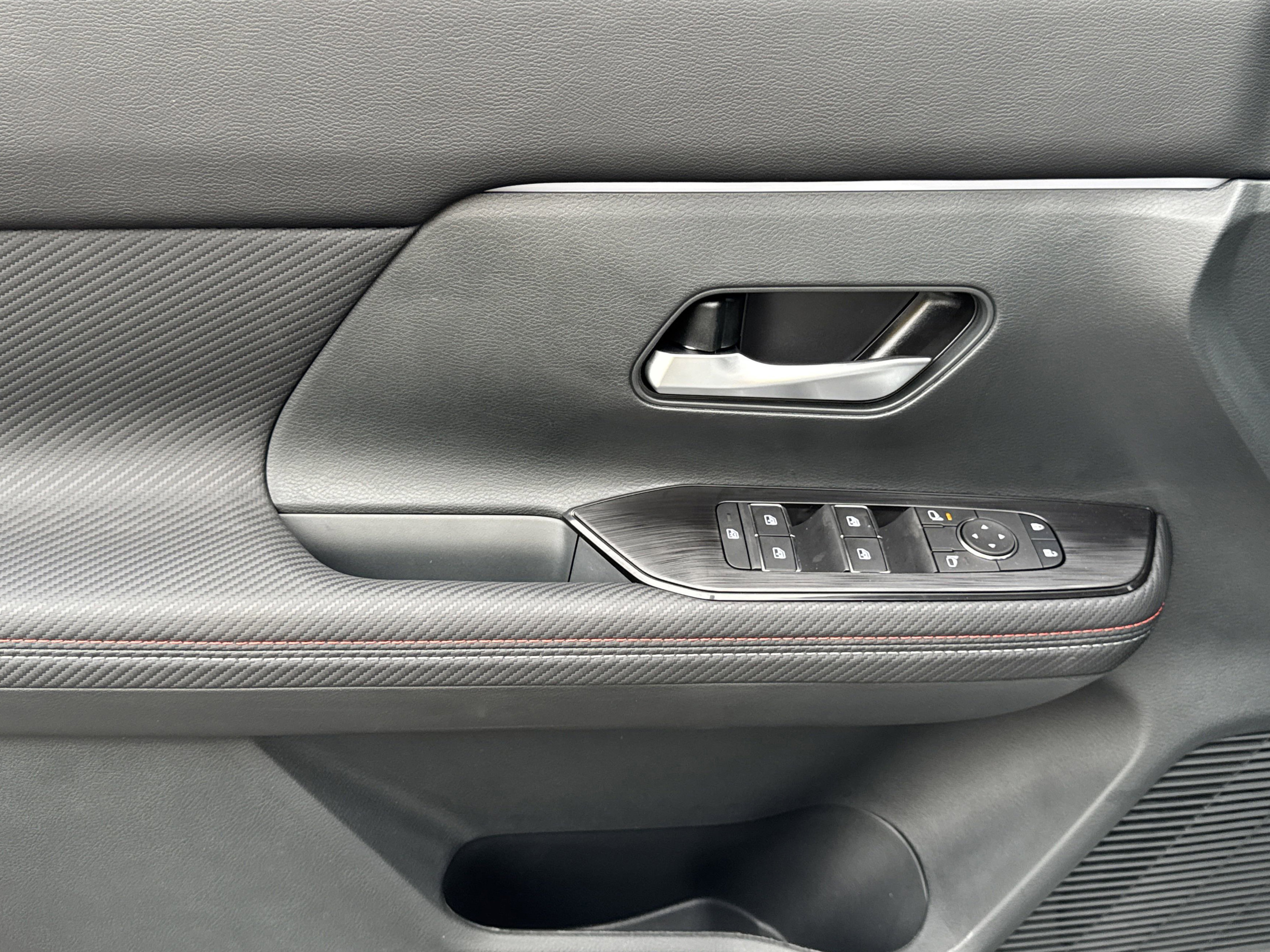 New 2025 Nissan Kicks SR w/ SR Premium Package image 9