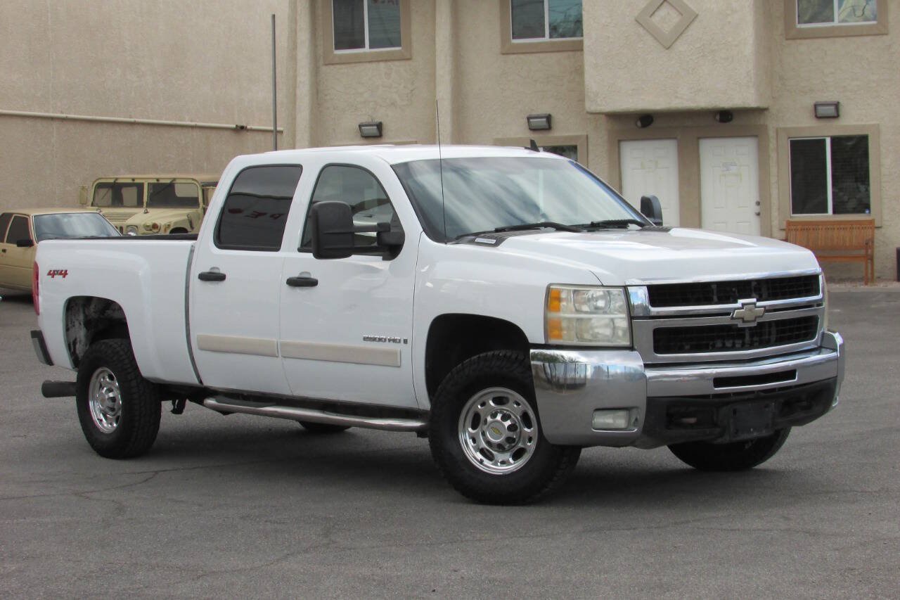 Used 2007 Chevrolet Silverado 2500 LT w/ 2LT Convenience Package AWD/4WD image 2