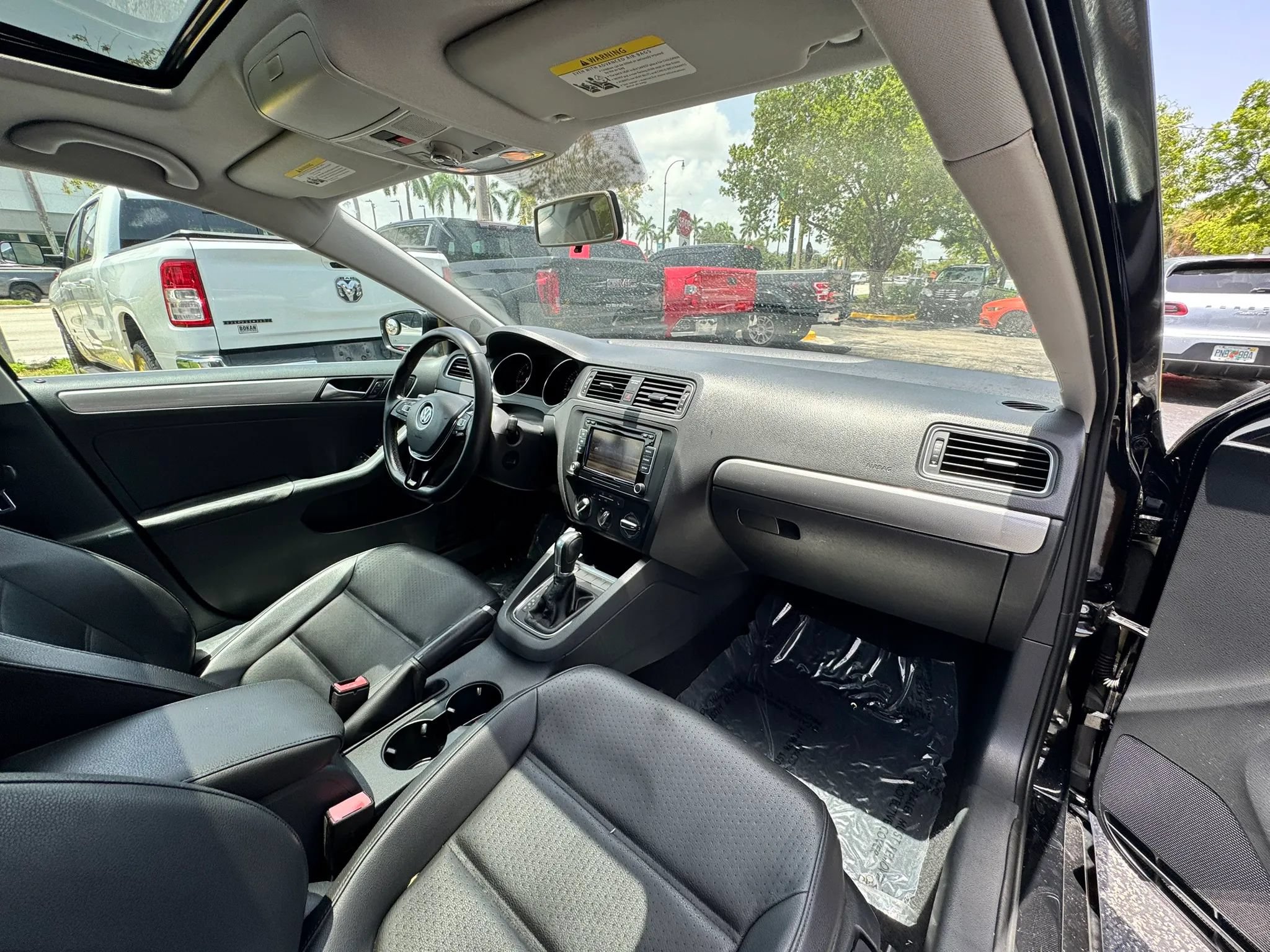 Used 2015 Volkswagen Jetta Sport FWD image 16
