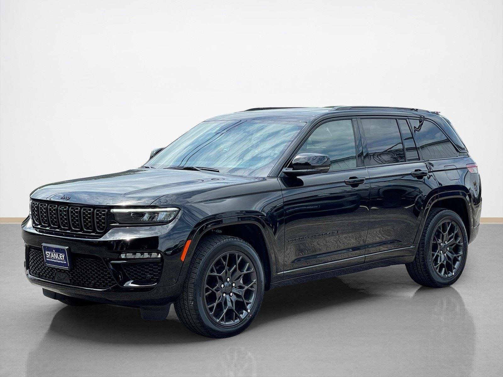 Used 2025 Jeep Grand Cherokee Summit w/ Adv Protech Group IV AWD/4WD image 3
