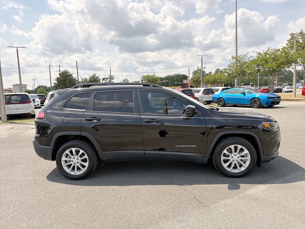Used 2022 Jeep Cherokee Latitude Lux FWD image 2