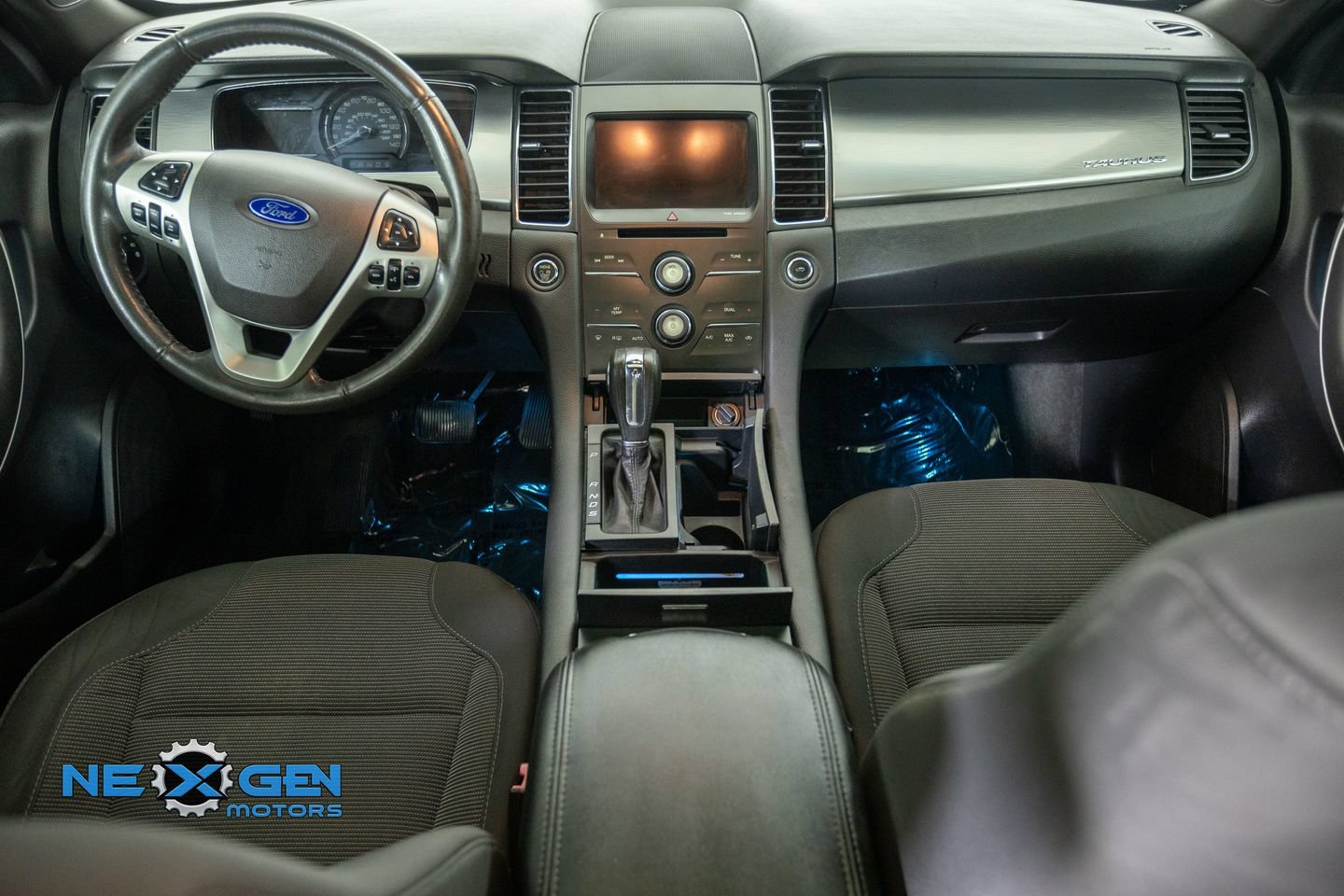 Used 2013 Ford Taurus SEL FWD image 29