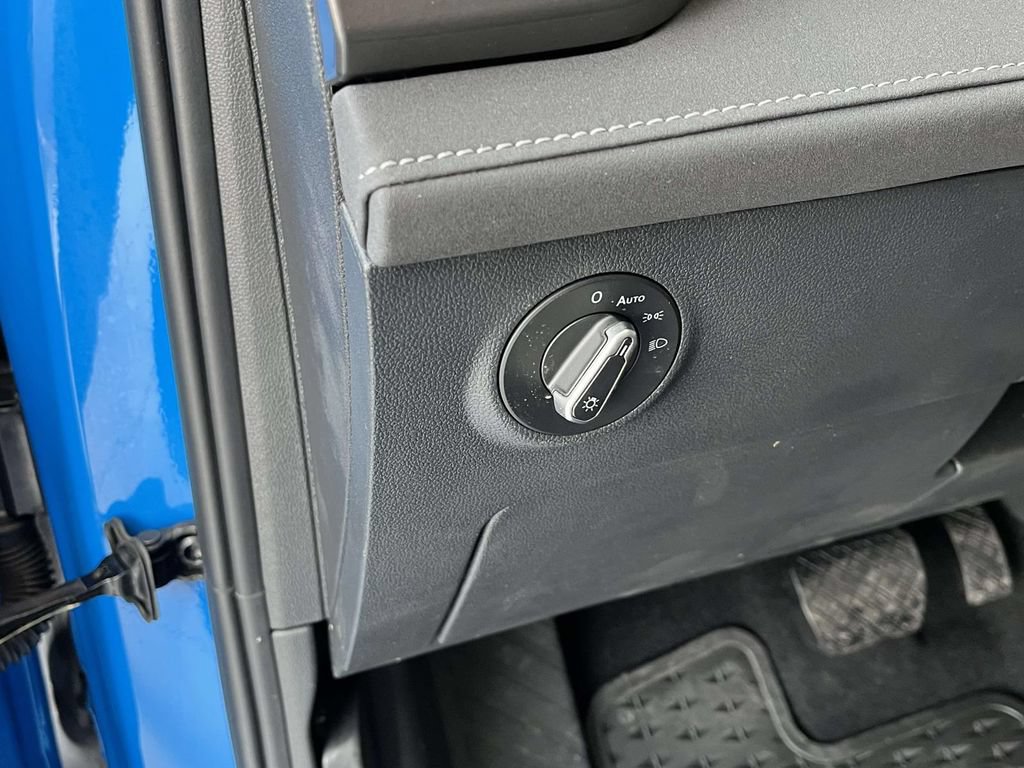 New 2025 Volkswagen Taos SE AWD/4WD image 17
