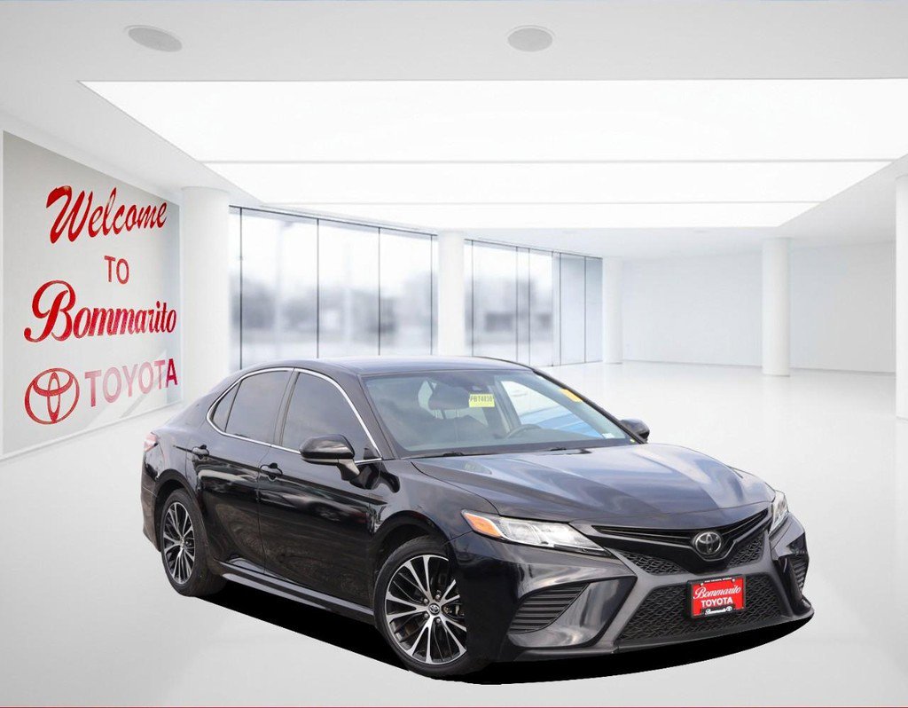 Used 2020 Toyota Camry SE image 2