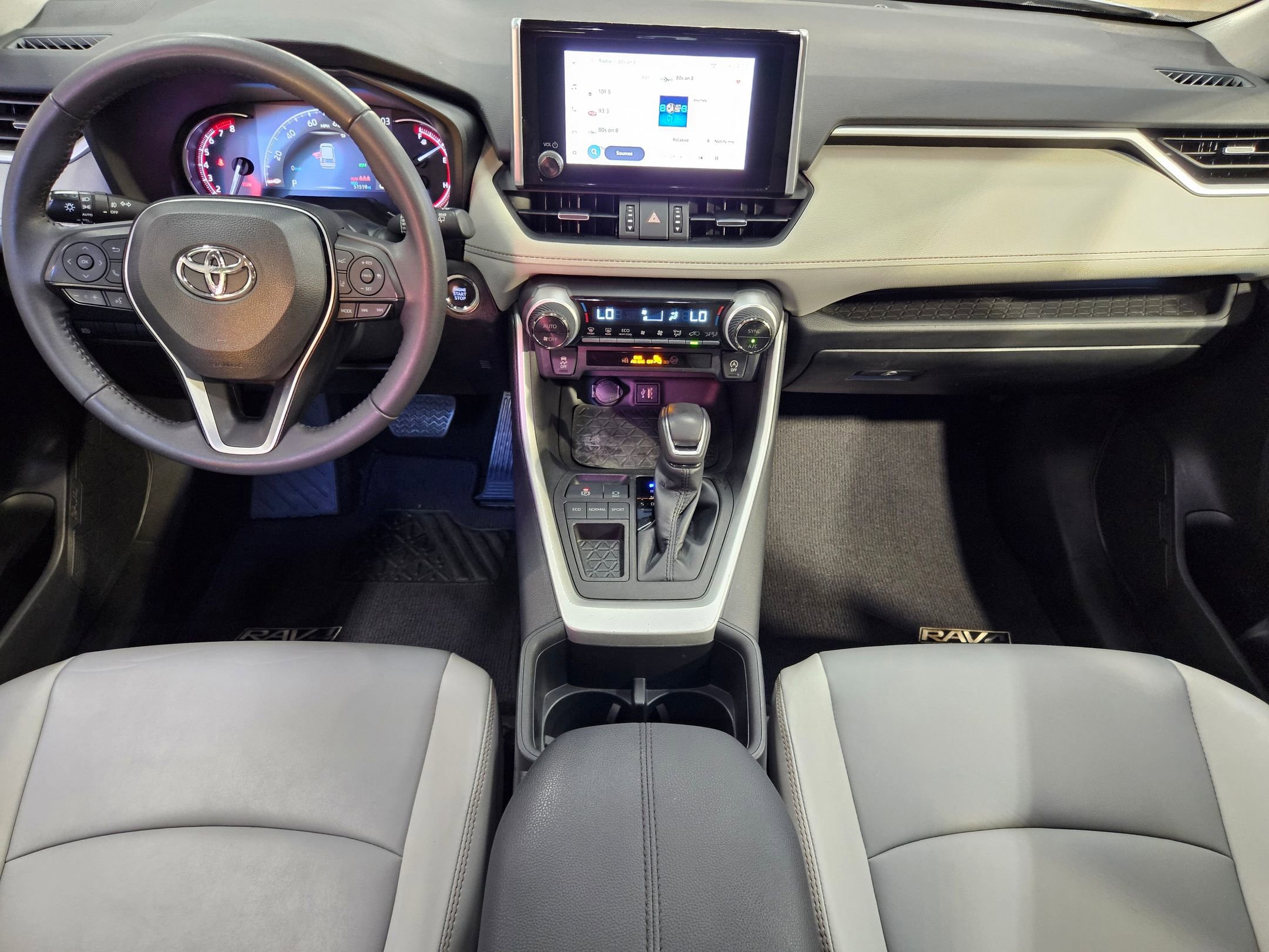 Used 2023 Toyota RAV4 XLE Premium image 10