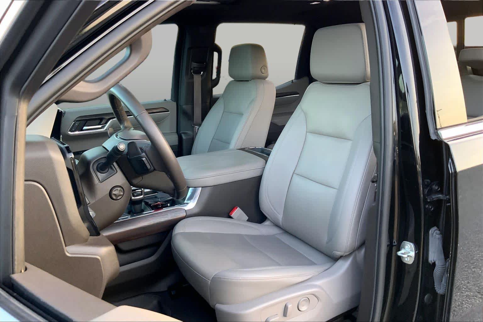 Used 2023 GMC Sierra 1500 SLT w/ SLT Premium Package AWD/4WD image 8